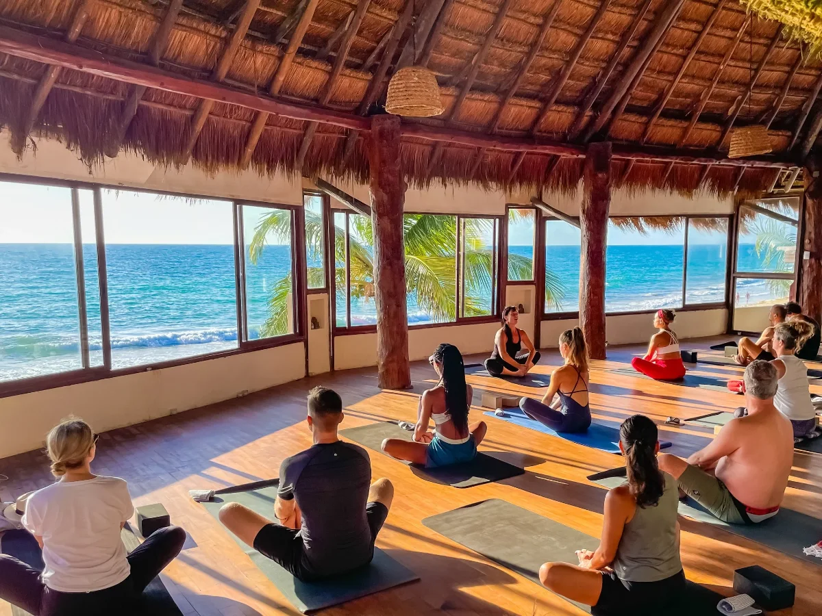 Yoga frente al Caribe